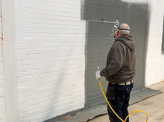 New coating of a warehouse with airless spray technology